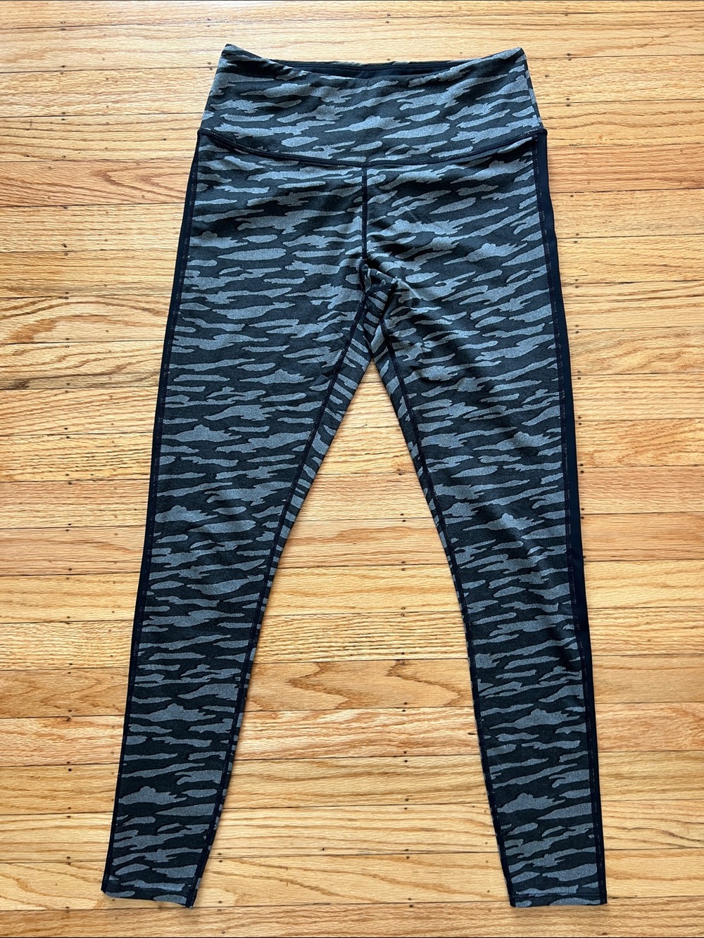 Urban Savage Black Grey Camo Athletic Leggings Medium